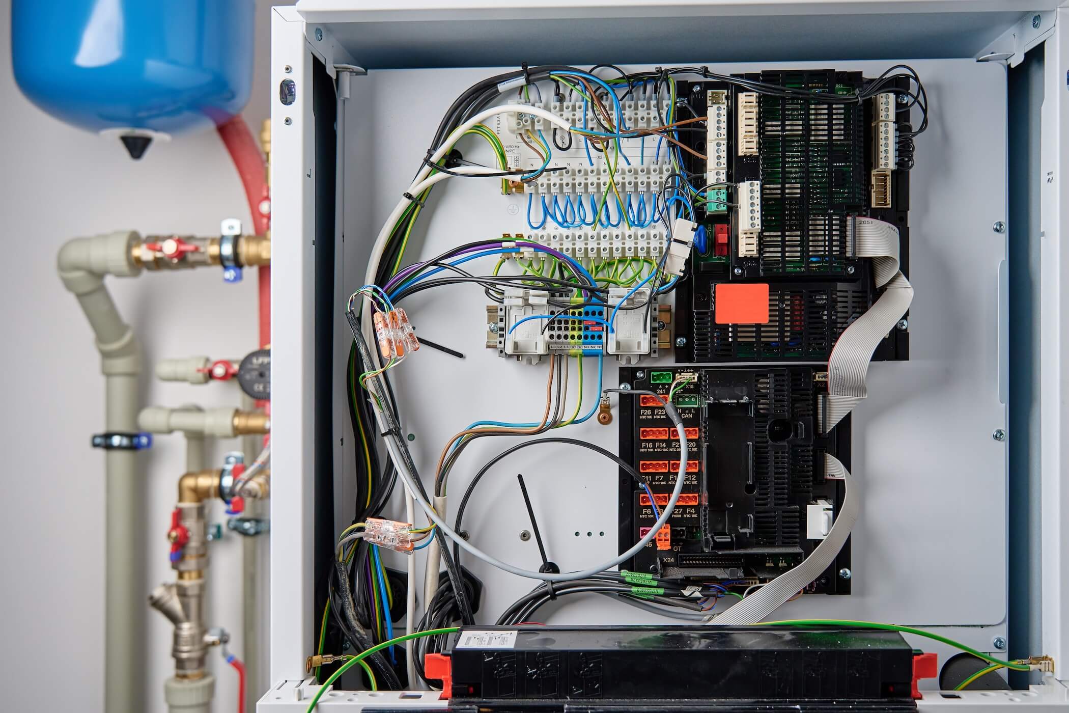 Certified electrician HIZO Electric in Montreal