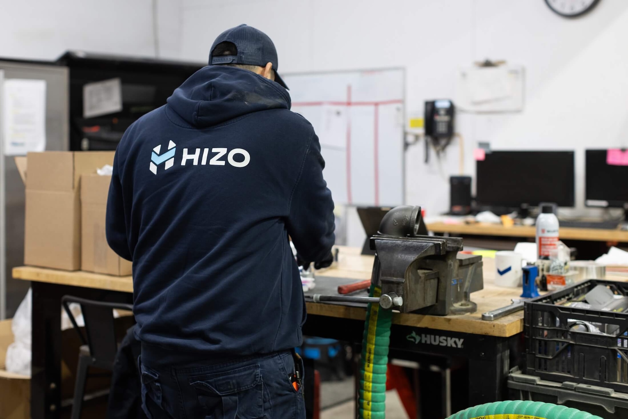 Technicien HIZO à l'atelier de préparation
