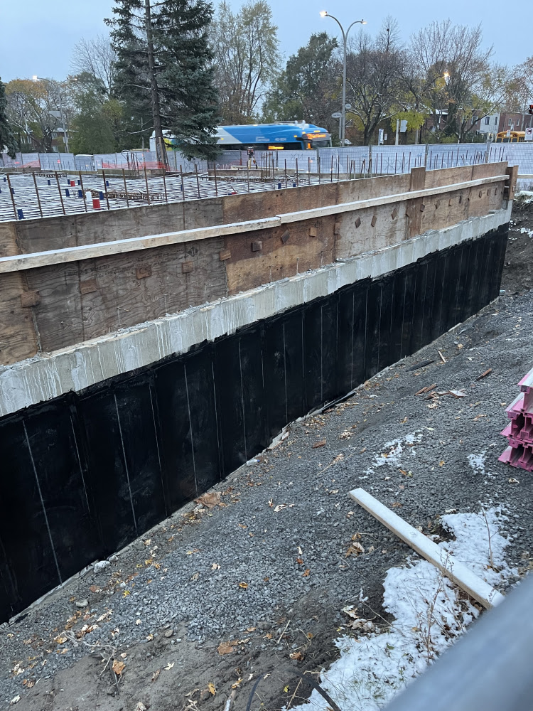 Membrane thermosoudee fondation commerciale Québec HIZO