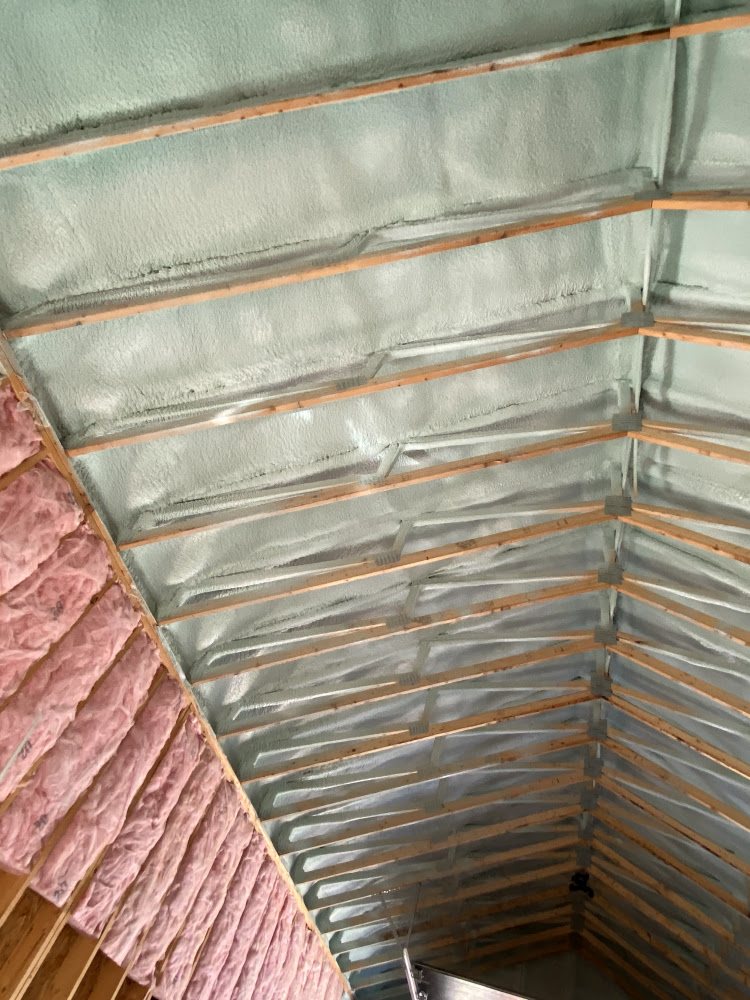 Spray foam isolation plafond HIZO